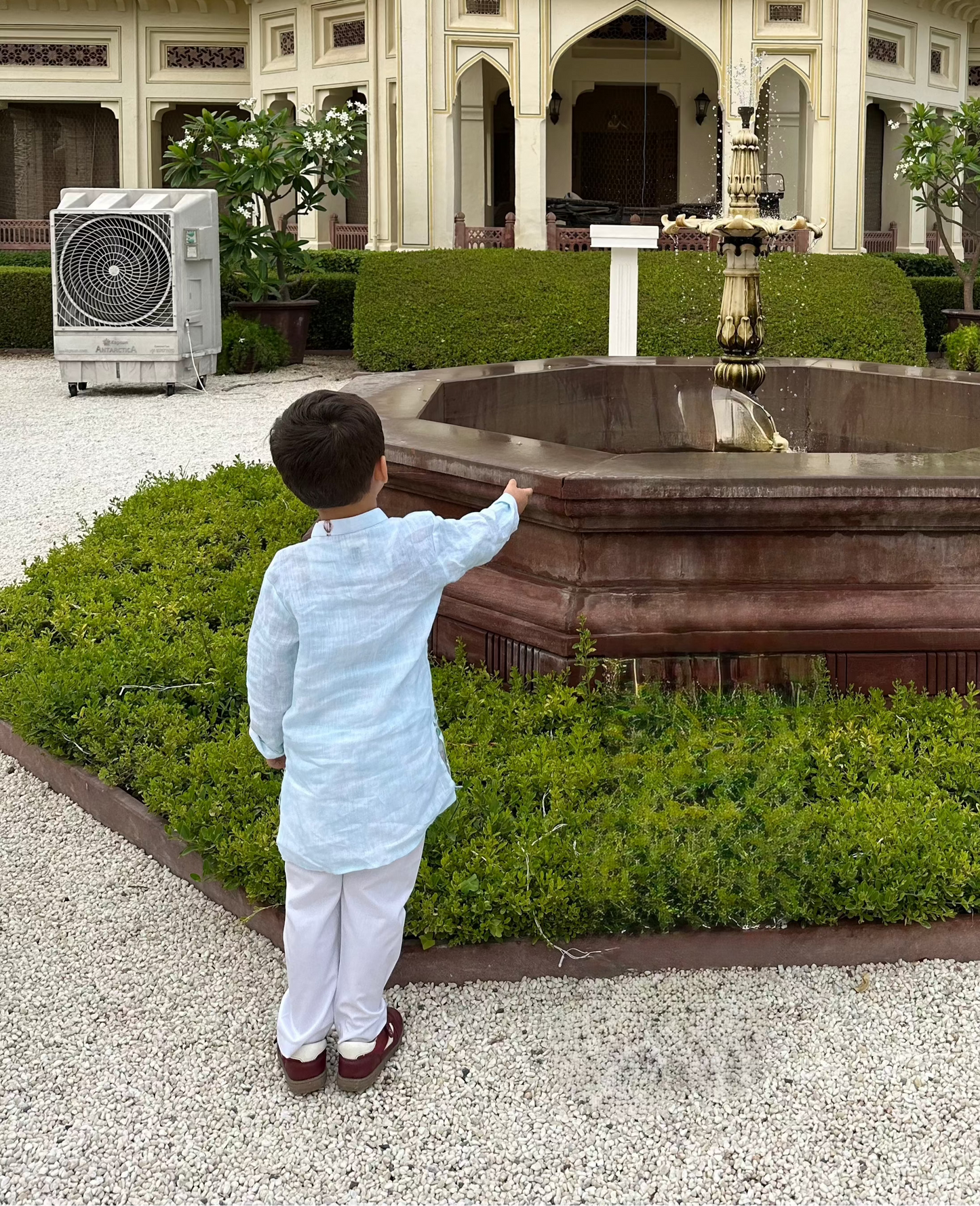 The Natures Flight Pure Linen Kurta Pajama Set