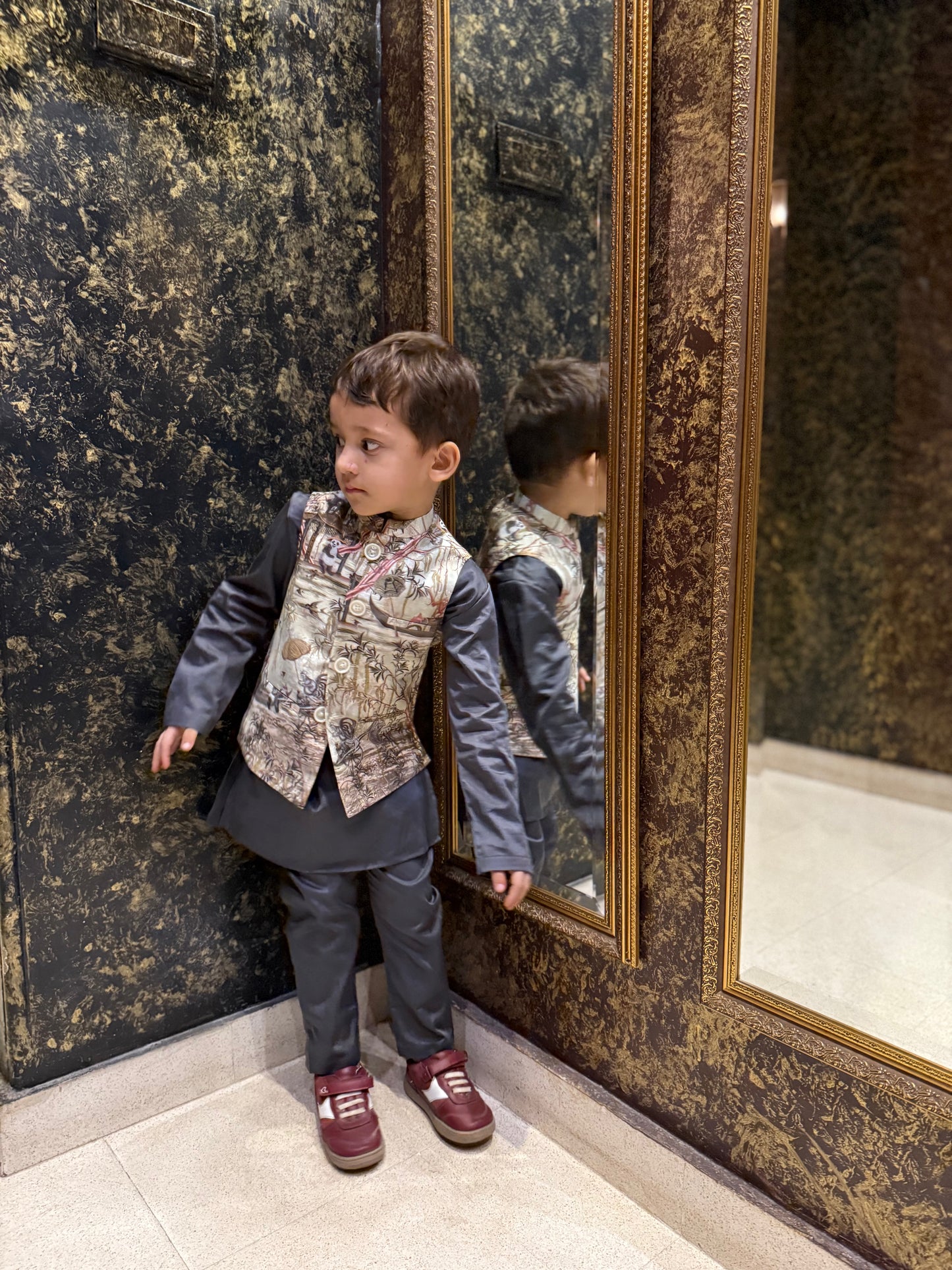 The Vann Vistaar Pure Muslin Silk Koti Kurta Pajama Set