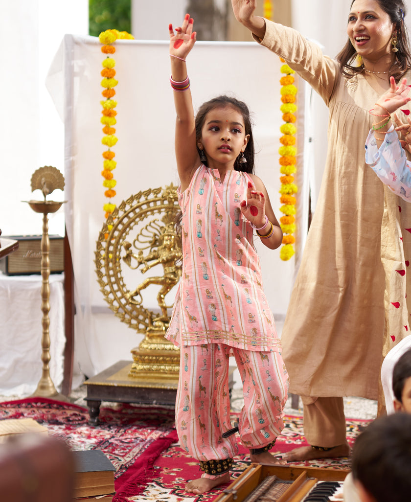 The Showman Kurti Pants Set in Pure Muslin Silk
