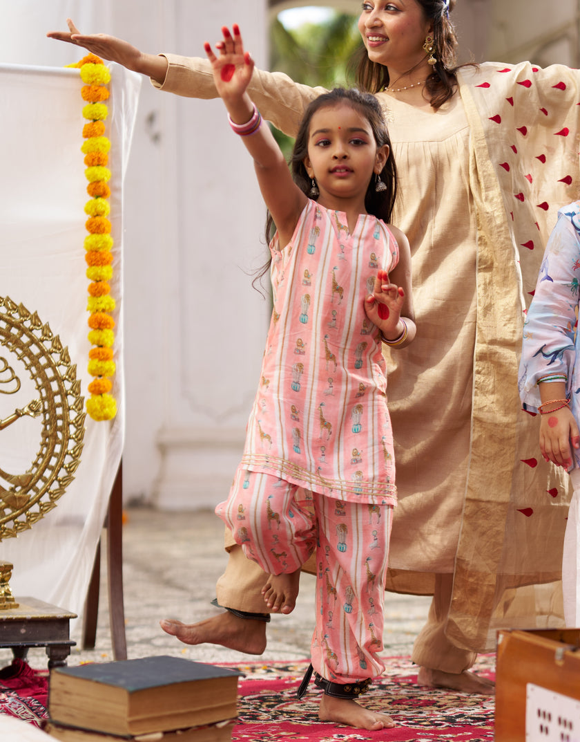 The Showman Kurti Pants Set in Pure Muslin Silk