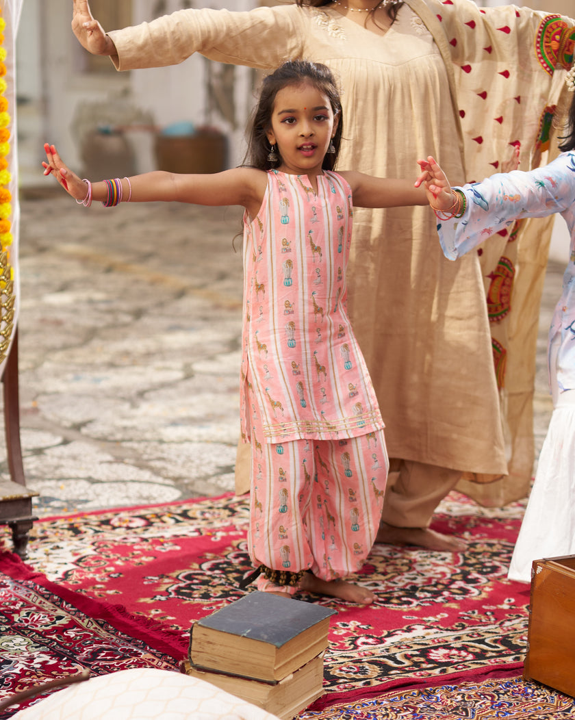 The Showman Kurti Pants Set in Pure Muslin Silk