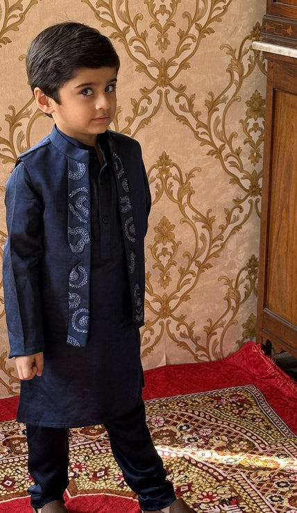 FunnyBones Atrang Amoort Koti Kurta Pajama Set – navy koti kurta pajama set with white embroidered panels, view 3